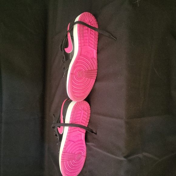 Nike Air Jordan Pink and Black - Picture 2 of 6